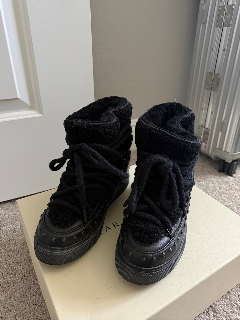 Inuikii Black Shearling Lace-Up Winter Boots. Like new! Only worn once
